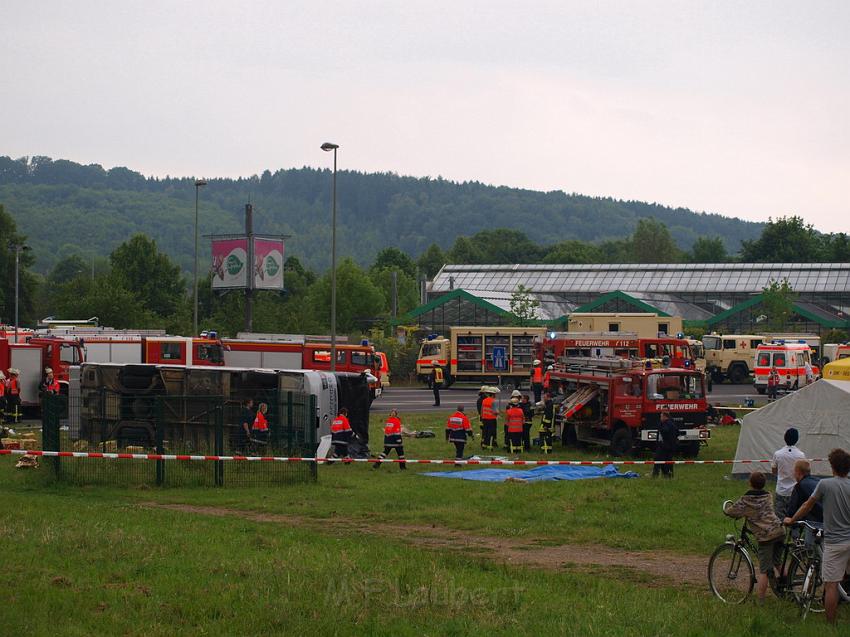 Schwerer Unfall mit Reisebus Lohmar Donrather Dreieck P275.JPG